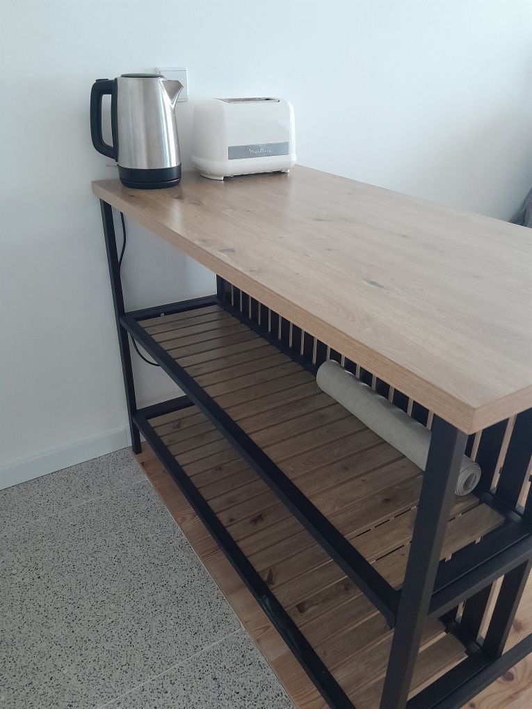 Mesa apoio cozinha/sala e bancos