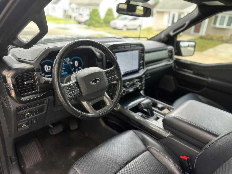 Ford F-150 Lariat SuperCrew      2022