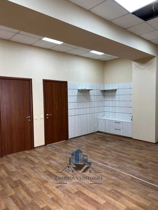 Продам офисное момещение. Отличная локация. Левый берег