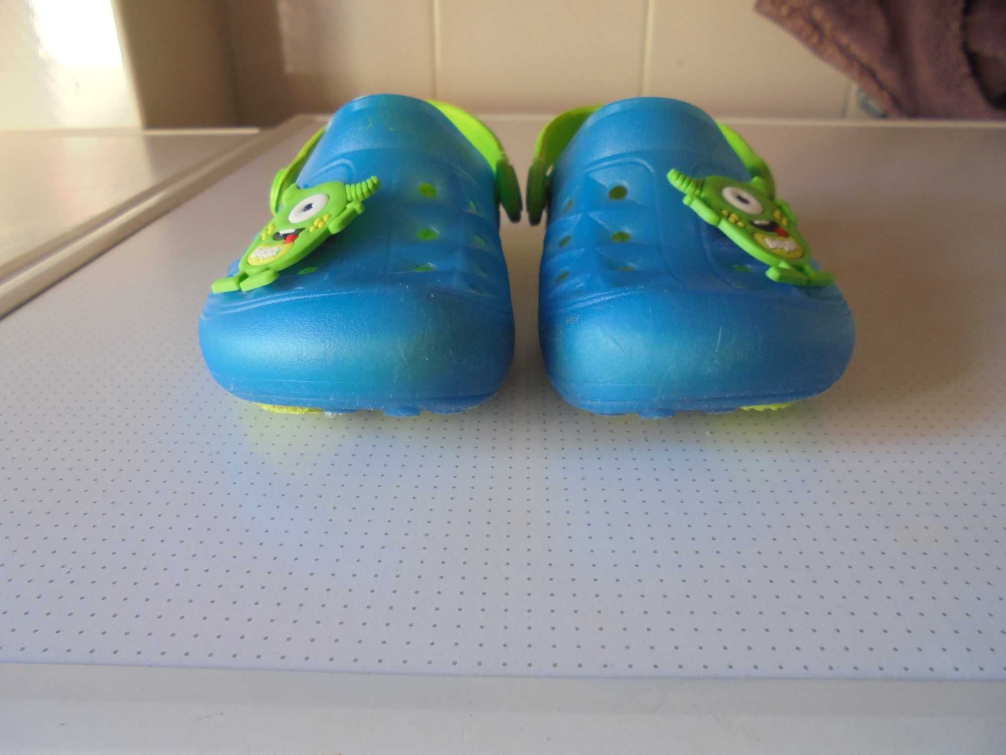 crocs de menino práticos