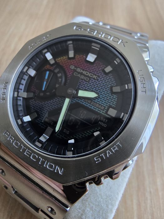 CASIO GM-2100RW-1AER G-SHOCK gwarancji na metalowej bransolecie.