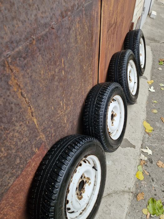 Шипована зимова гума ВАЗ R13/4×98/175_70