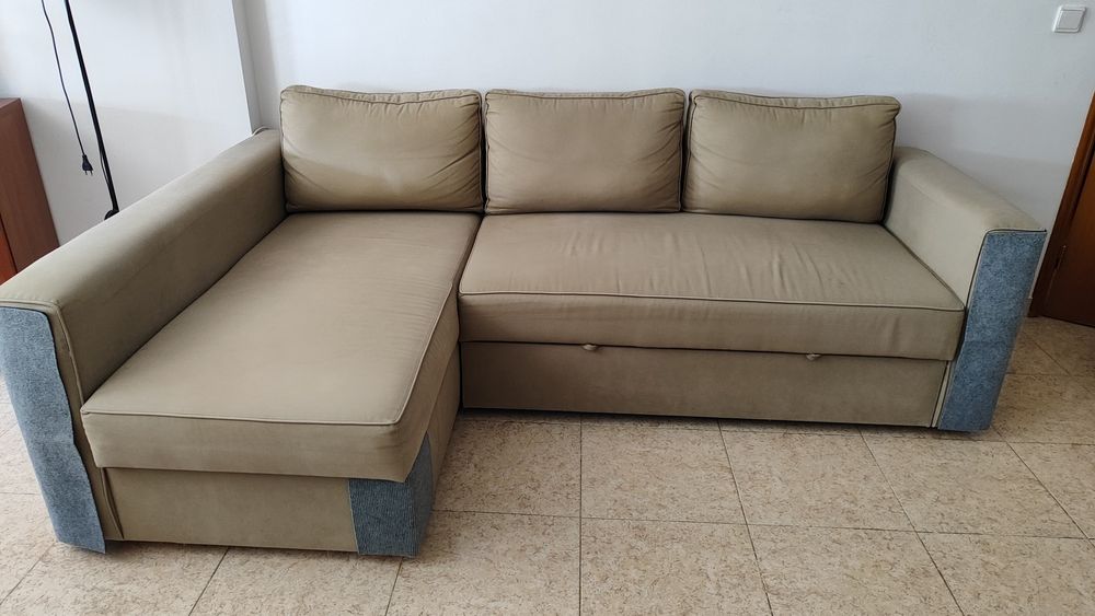 Sofá-cama com chaise longue e arrumação