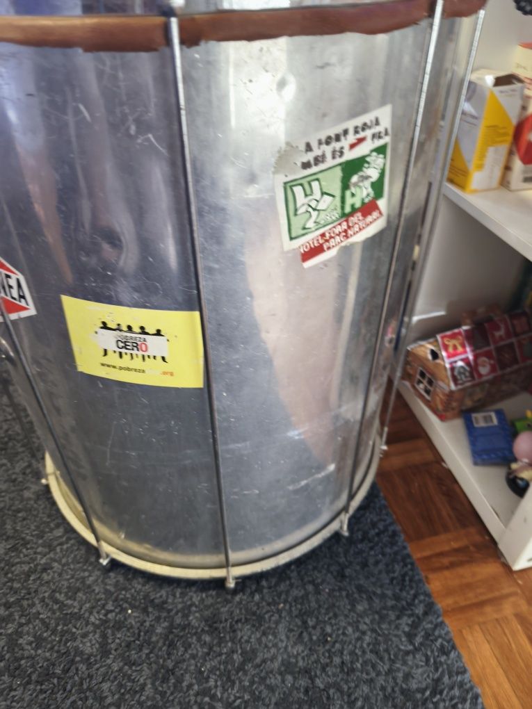 Vendo Surdo , percussão brasileira, tambor, samba