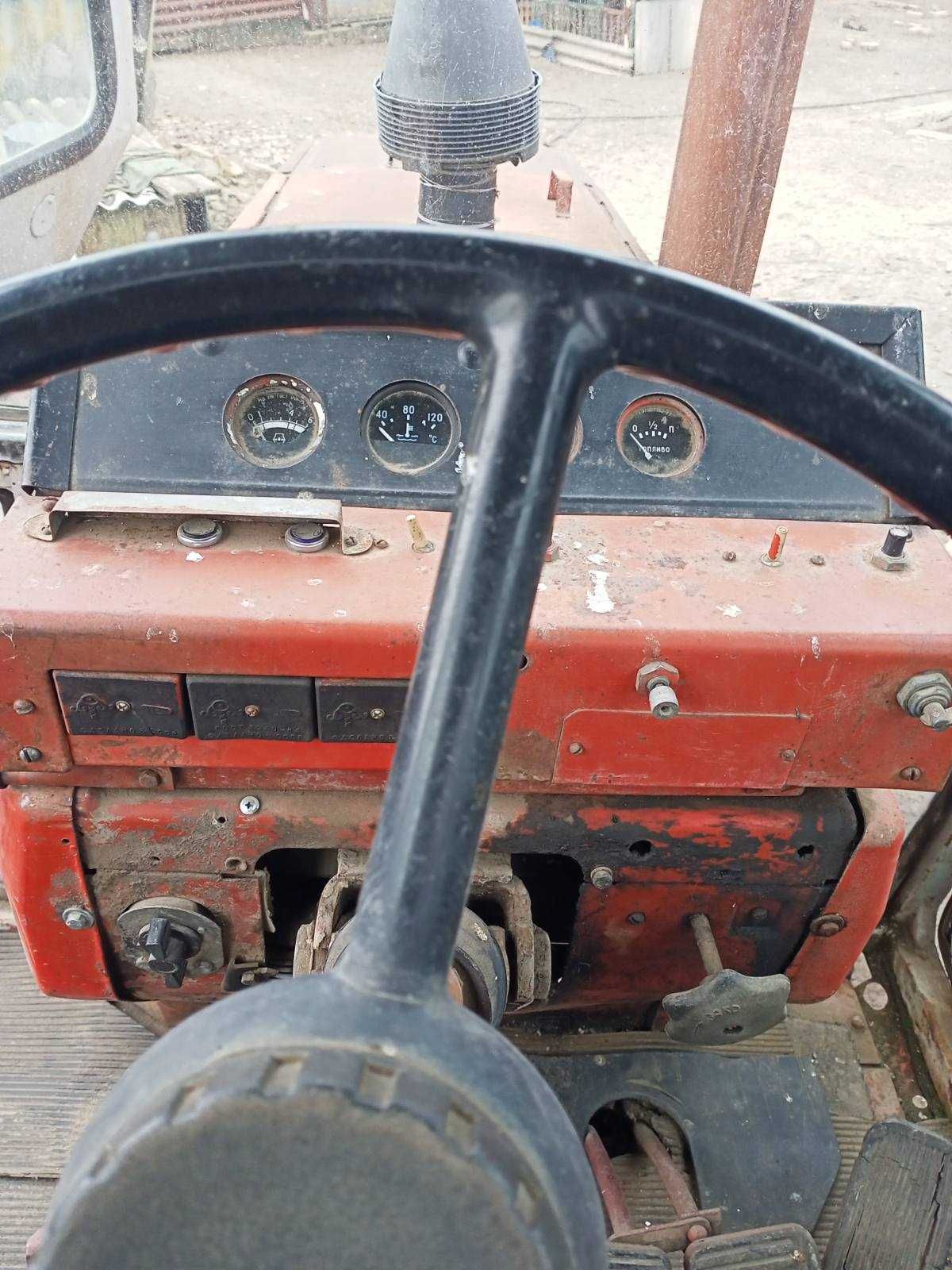 Трактор ЮМЗ-6 з двигуном СМД