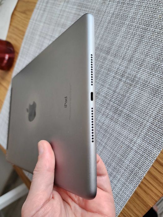 Планшет Apple iPad (A1954) 32GB Wi-Fi + Cellular Space Gray (MR6Y2)