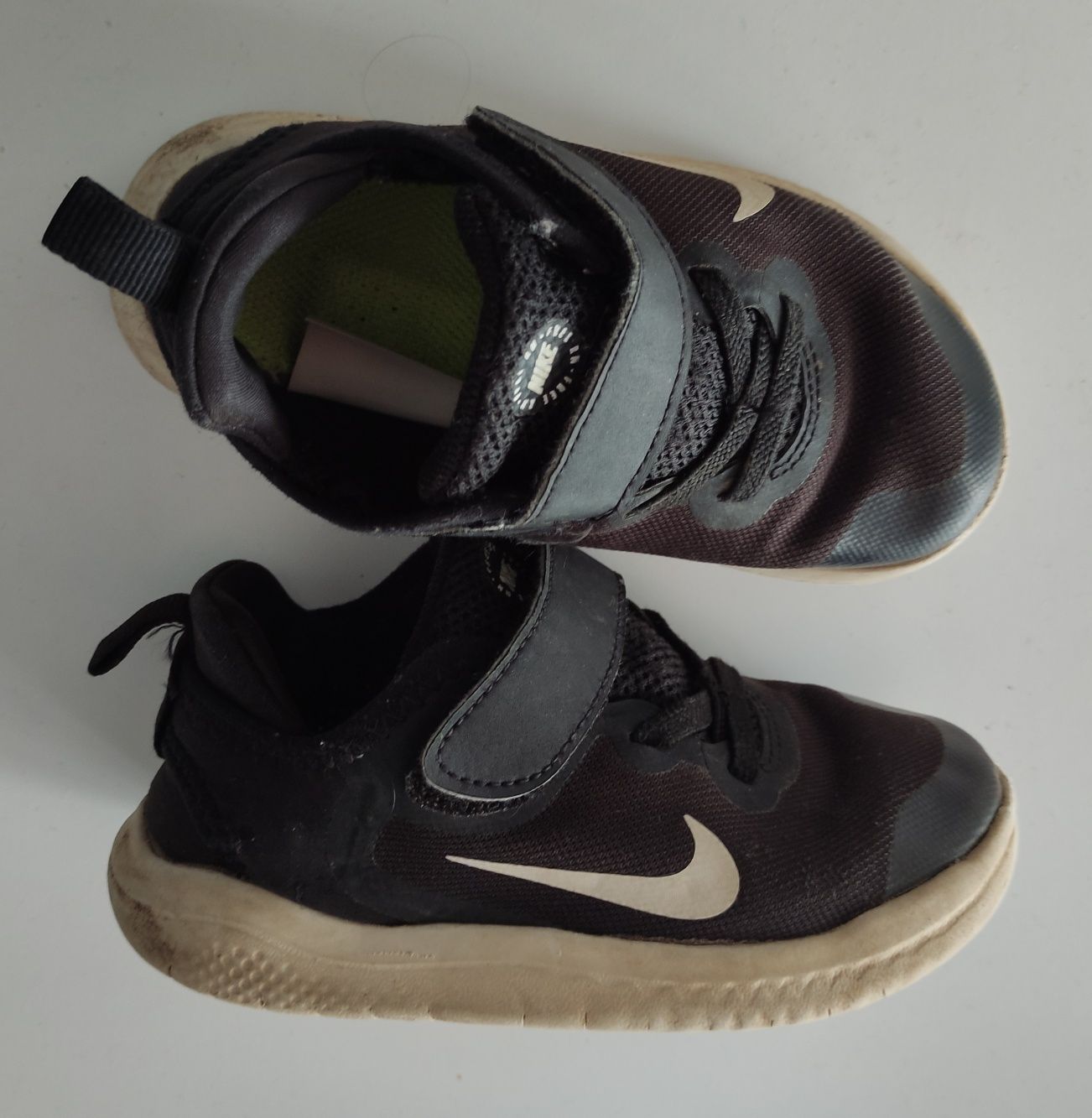 Buty adidasy Nike chłopięce r. 26