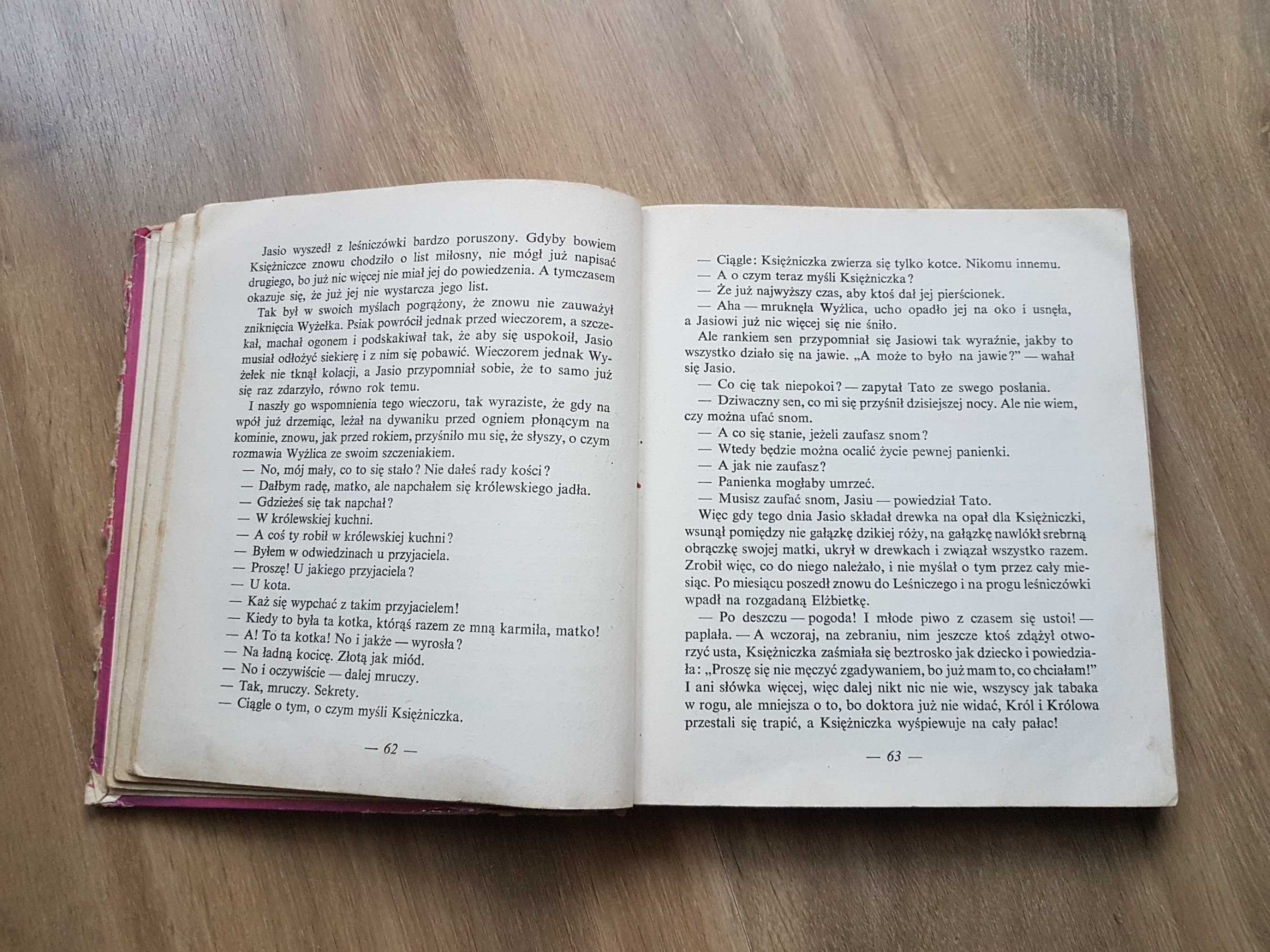 Mały pokój z książkami Eleanor Farjeon Bajki PRL 1971 rok