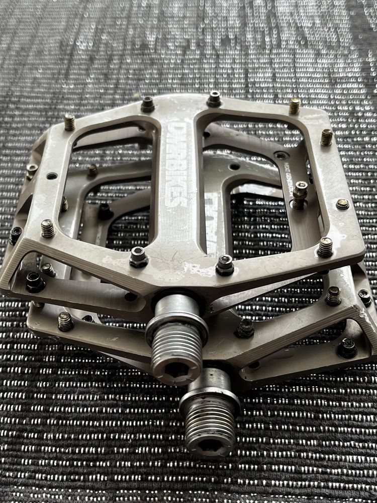 Pedały platformowe DMR Bikes Valnut