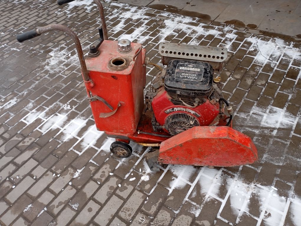 Przecinarka spalinowa do betonu samojezdna vanguard 22 hp b&s