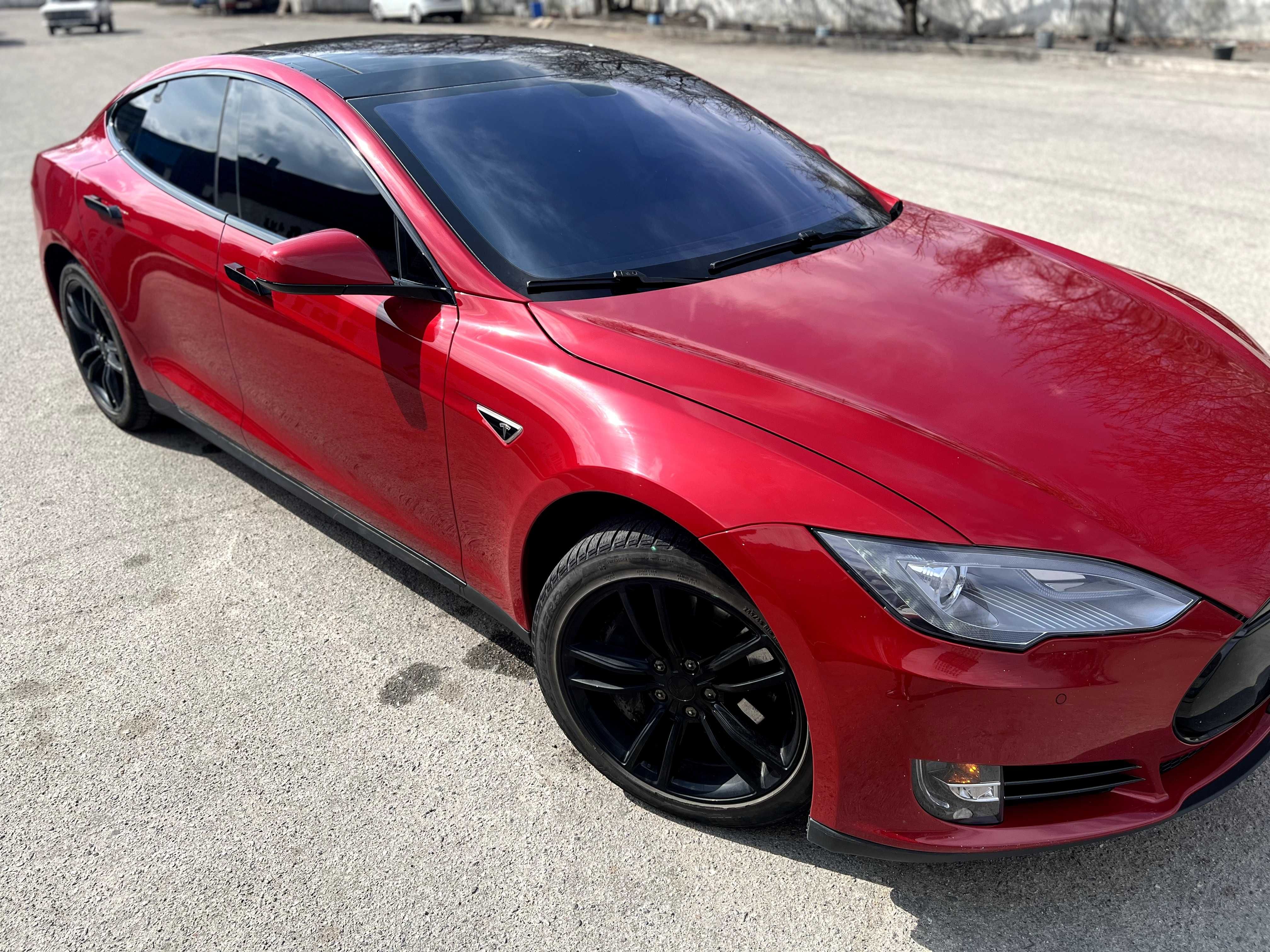 Tesla Model S 14