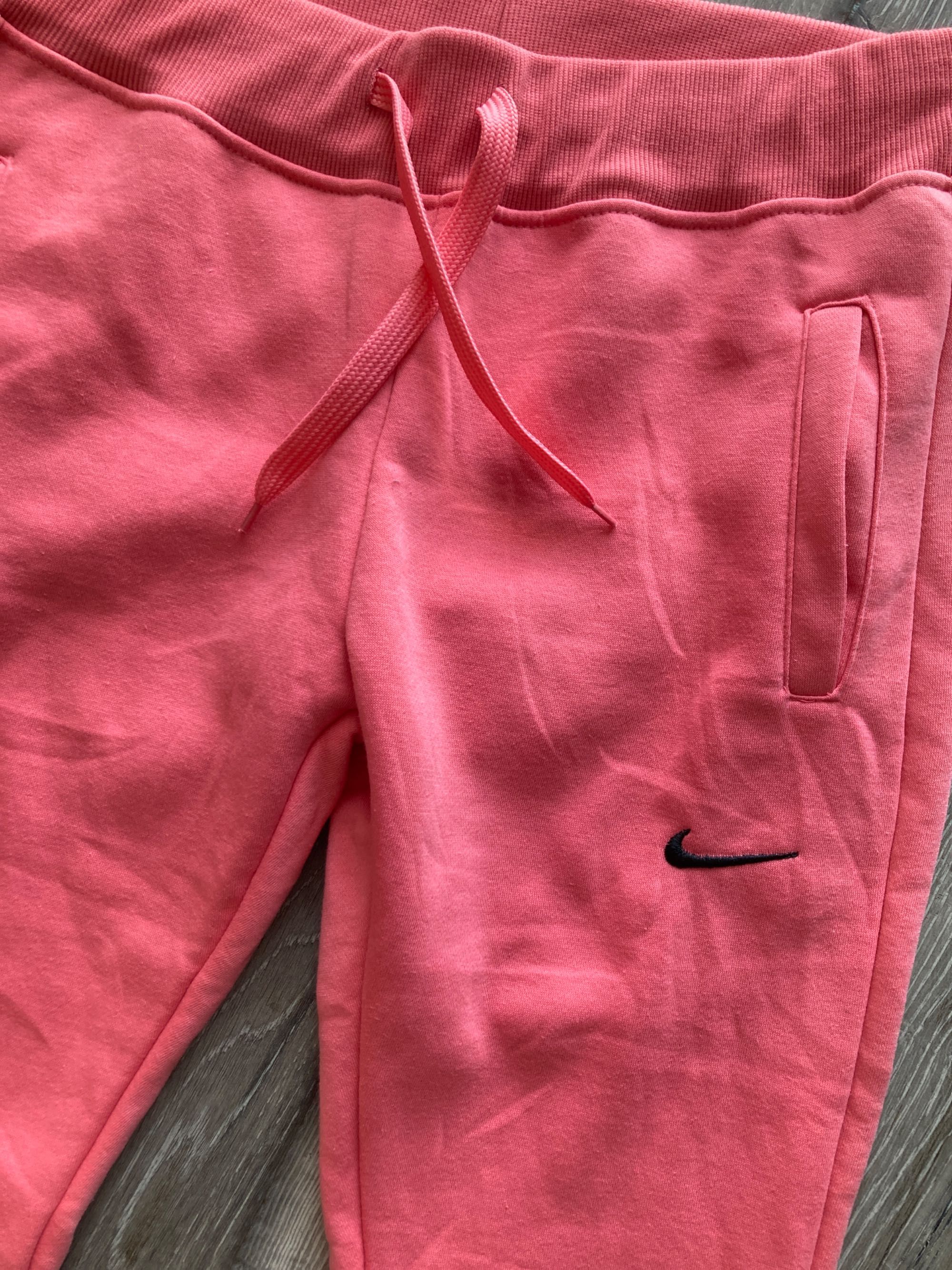 Nowe spodnie dresowe Nike L