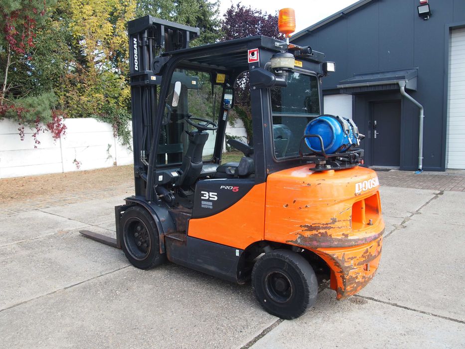 Wózek widłowy Doosan 3.5T, Gaz, wolny skok, maszt triplex, SPROWADZONY