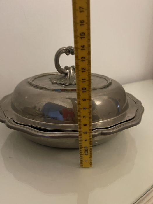 Par de pratos cobertos cromados