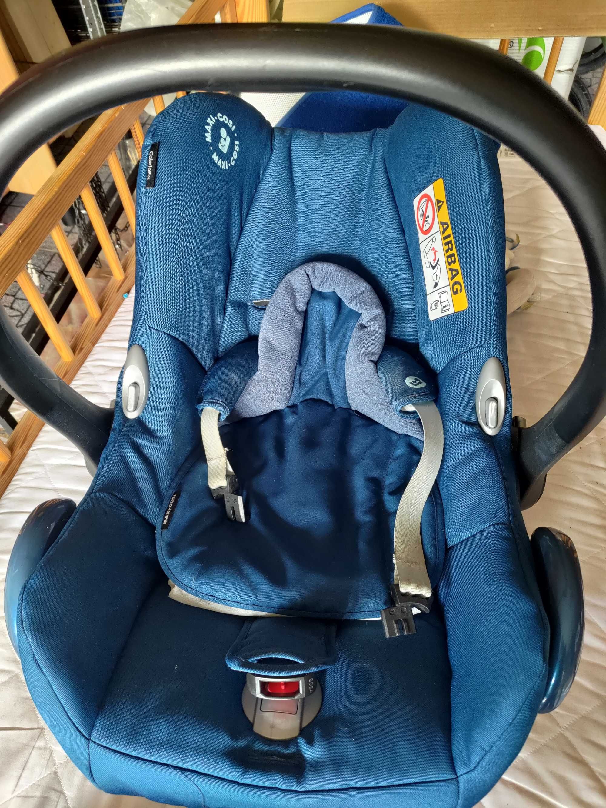 Maxi Cosi CabrioFix (0-13 kg) + baza Familyfix