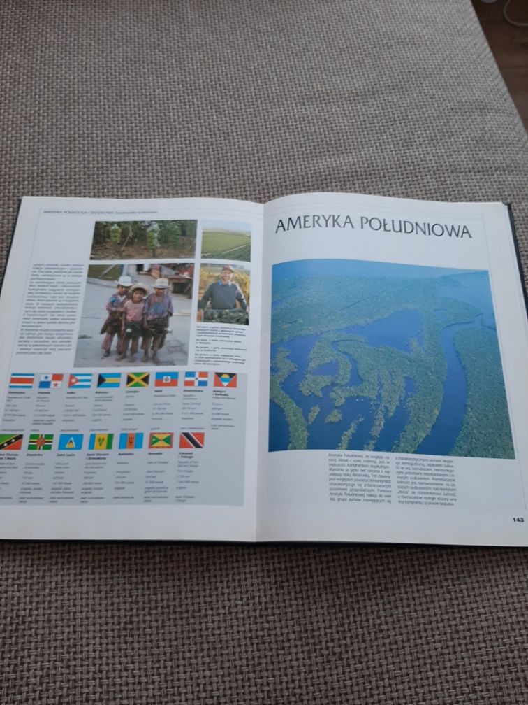 Książka Przeglądowy Atlas Świata.