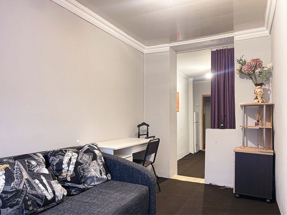 Здається кімната в гуртожитку. Провулок Герцена