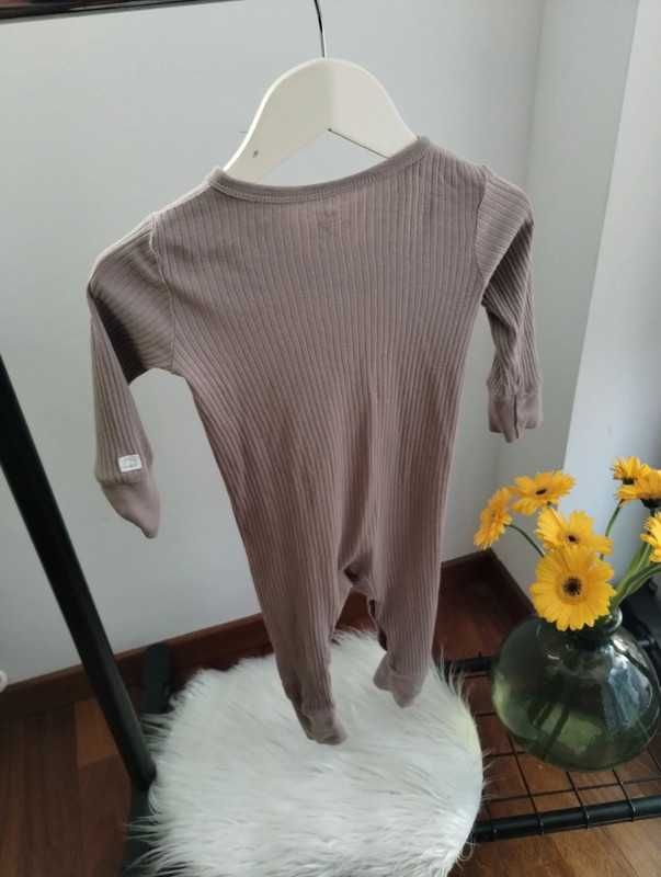 Beżowy kombinezon H&M z regulacją rozmiaru, r. 74 (6-9 msc) rozpinany