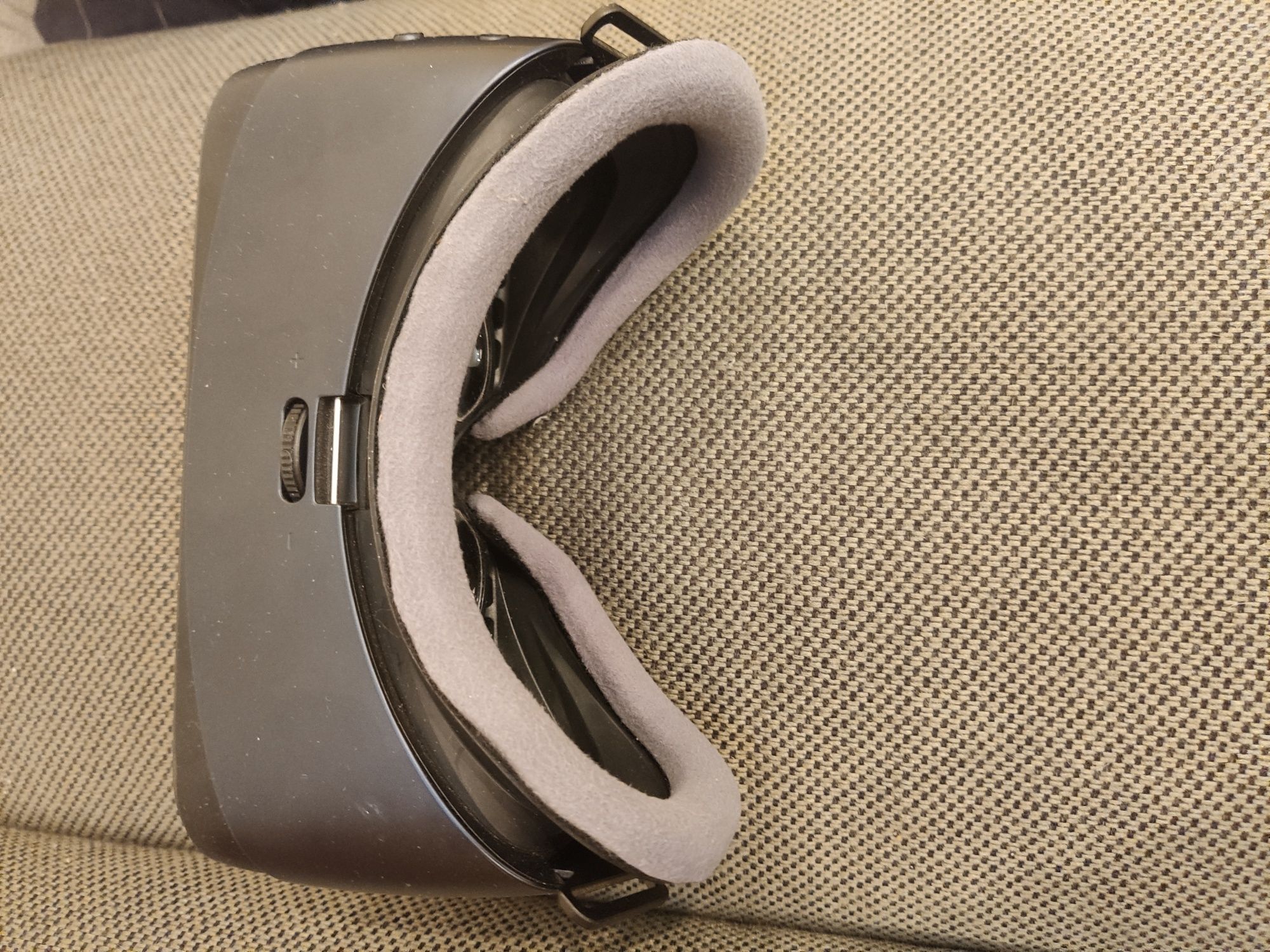 Очки шлем виртуальной реальности Samsung Gear VR SM-R323
