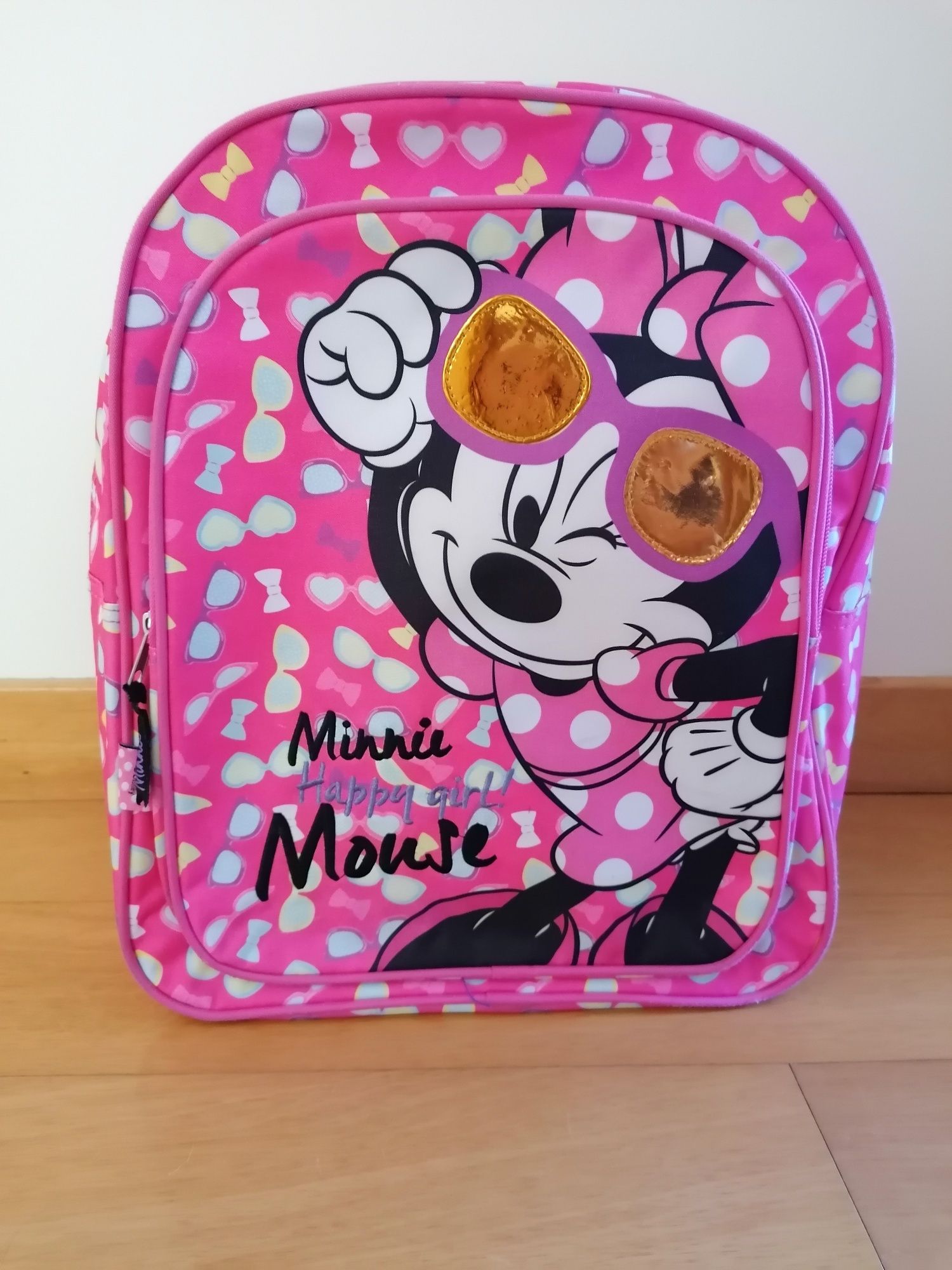 Diversas mochilas Disney e outras