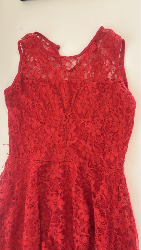 Vestido de renda vermelho