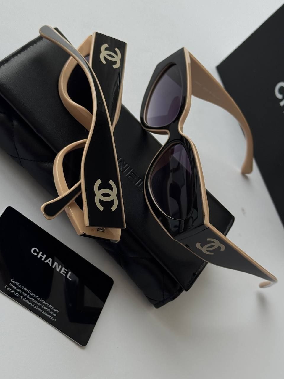 Топові окуляри кошечки Chanel