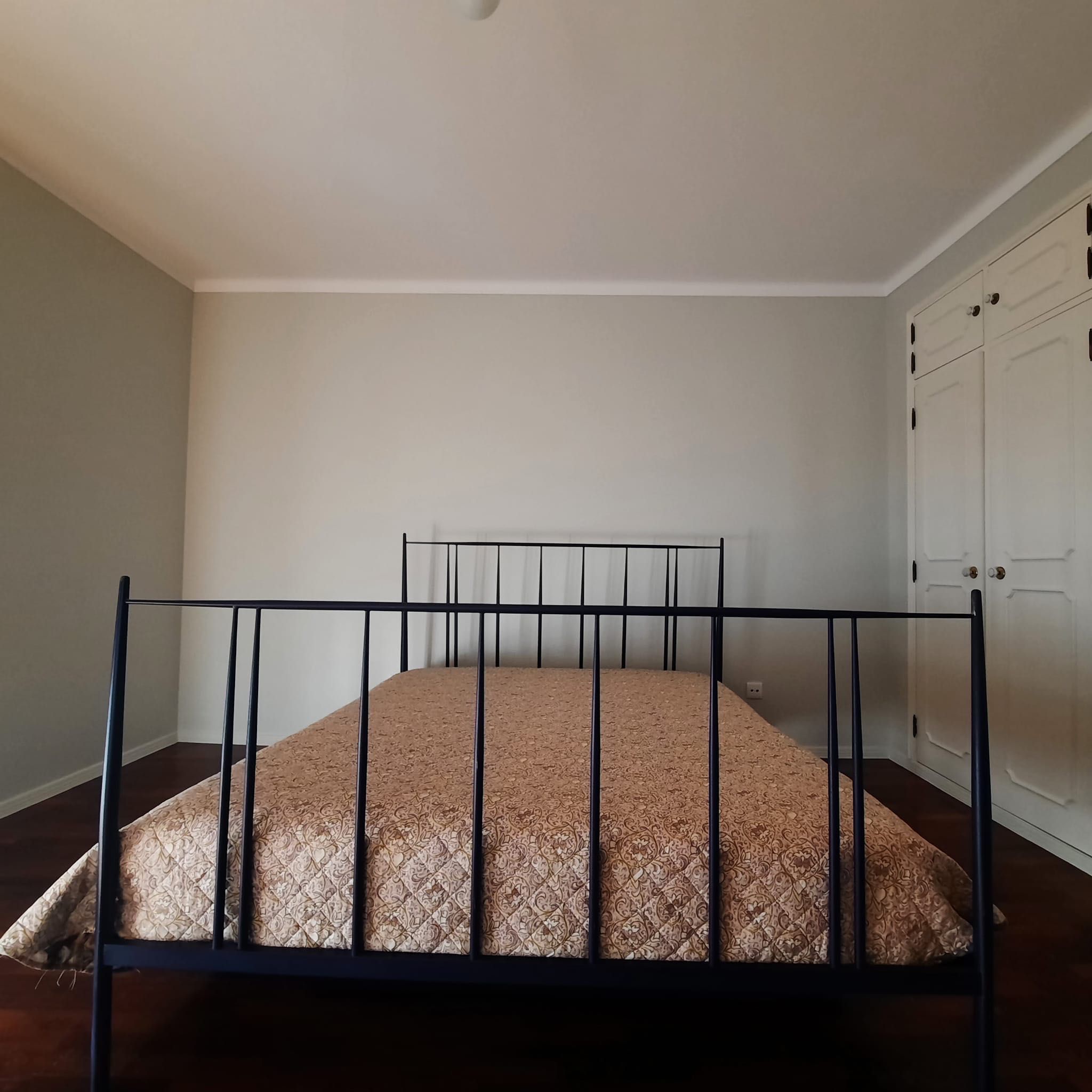 Cama em ferro com colchão