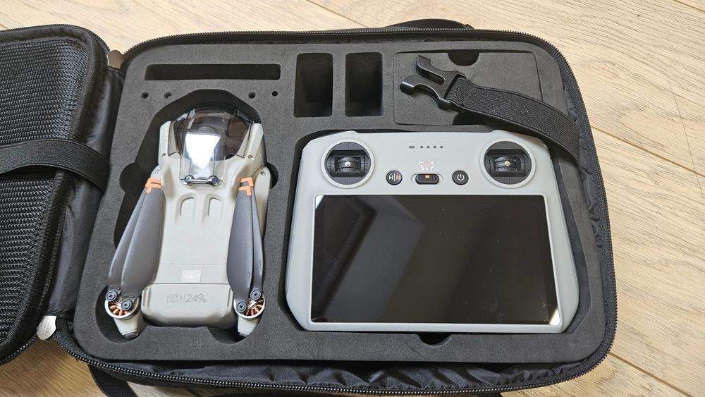 Dron DJI Mini 3 RC + futerał