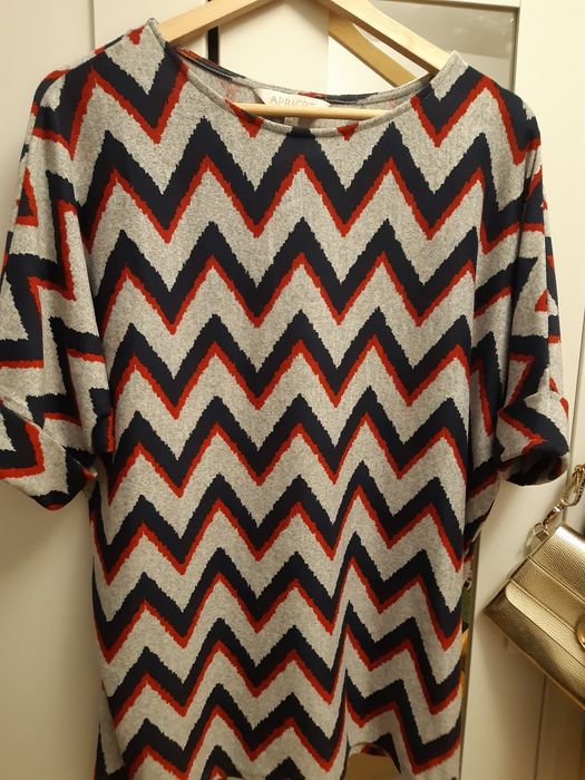 Szary w zygzaki sweterek nietoperz