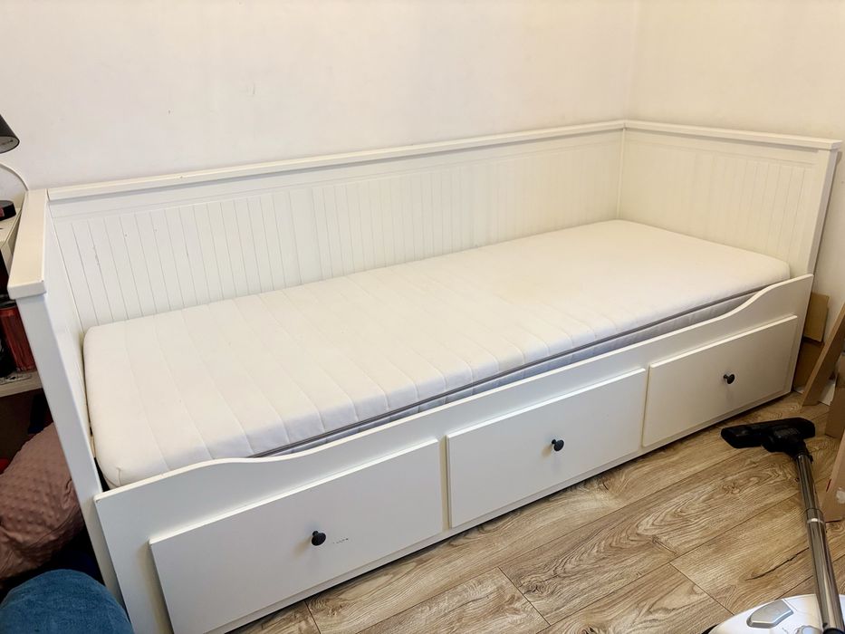 Lozko Hemnes (z ikea] z dwoma materacamj