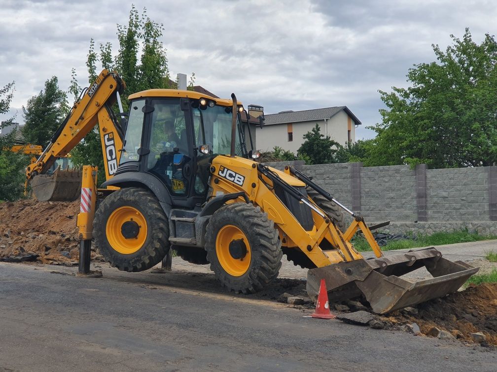 Оренда, Послуги екскаваторанавантажувача JCB 3-4CX.JS 220 самоскида