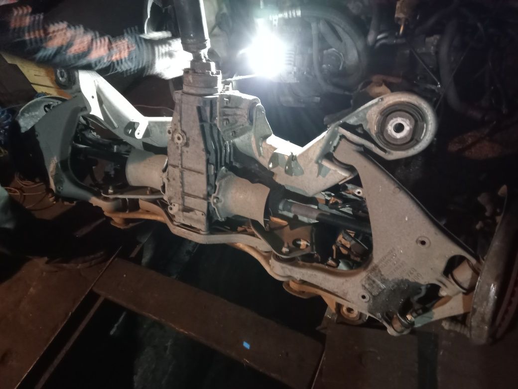 Audi A8 D3 4.2 V8 zawieszenie tył zwrotnica wahacz most półoś zacisk