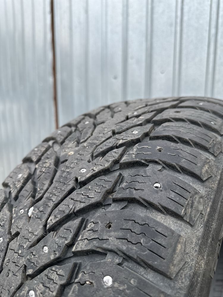 255/55/19 Nokian TYRES шипована, зимова.