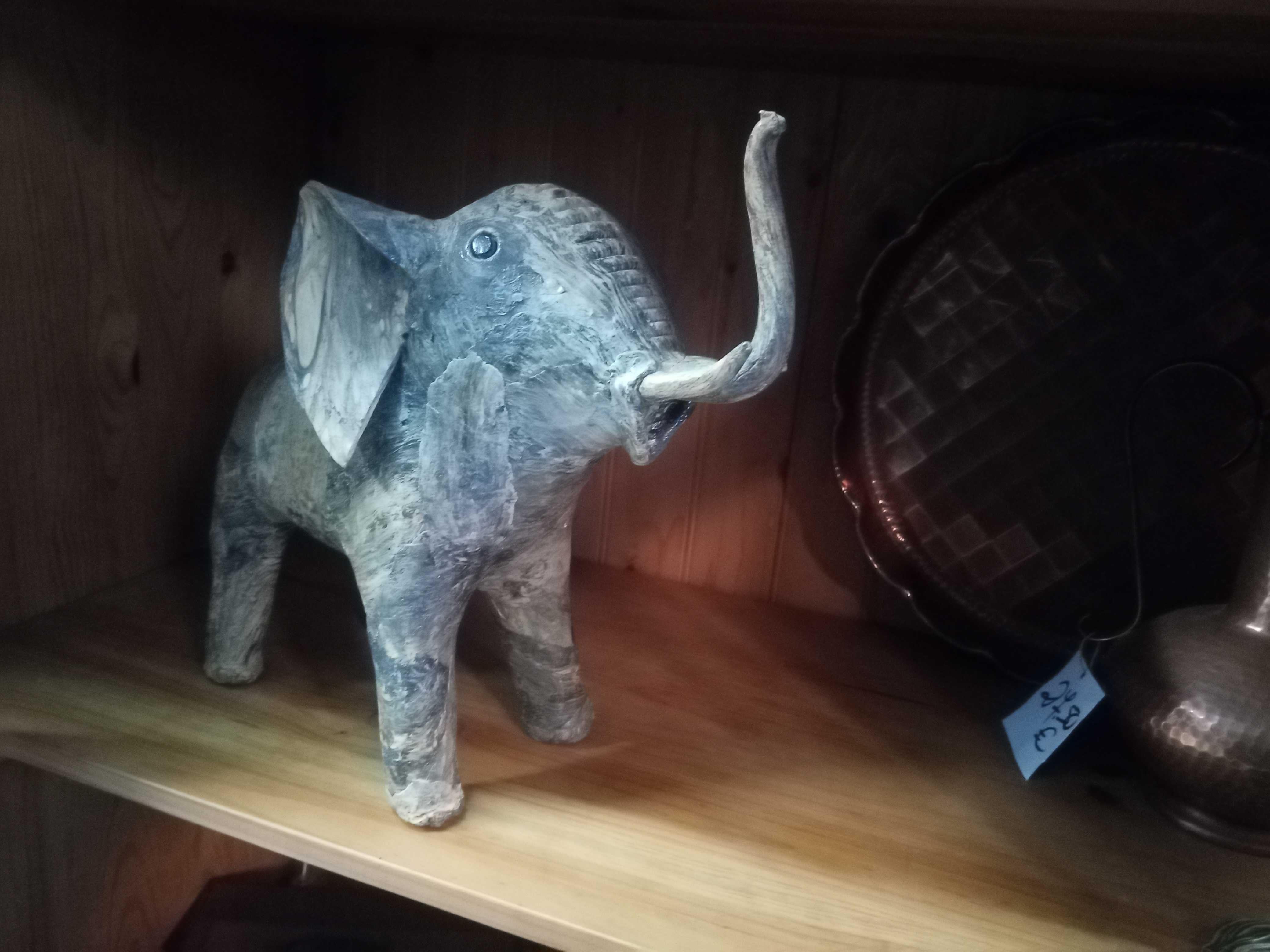 Elefante feito em cascas de ostras