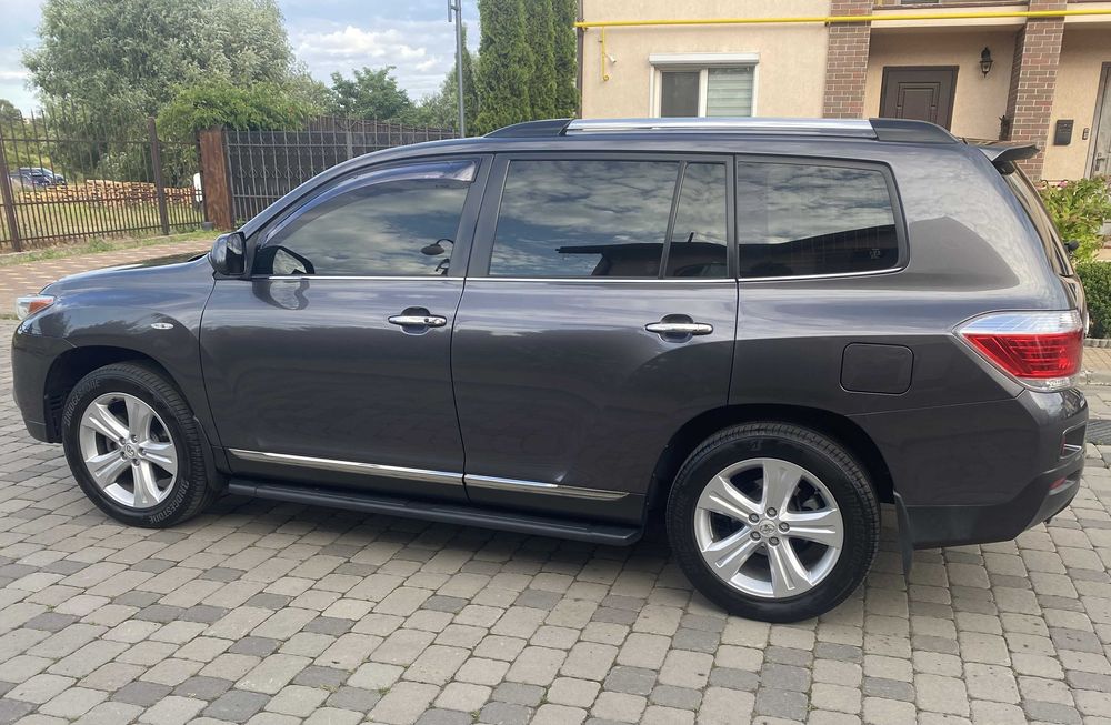 Продам Toyota Highlander 2013