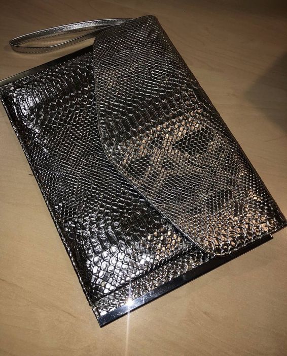 Новый серебристый клатч.Сумка.