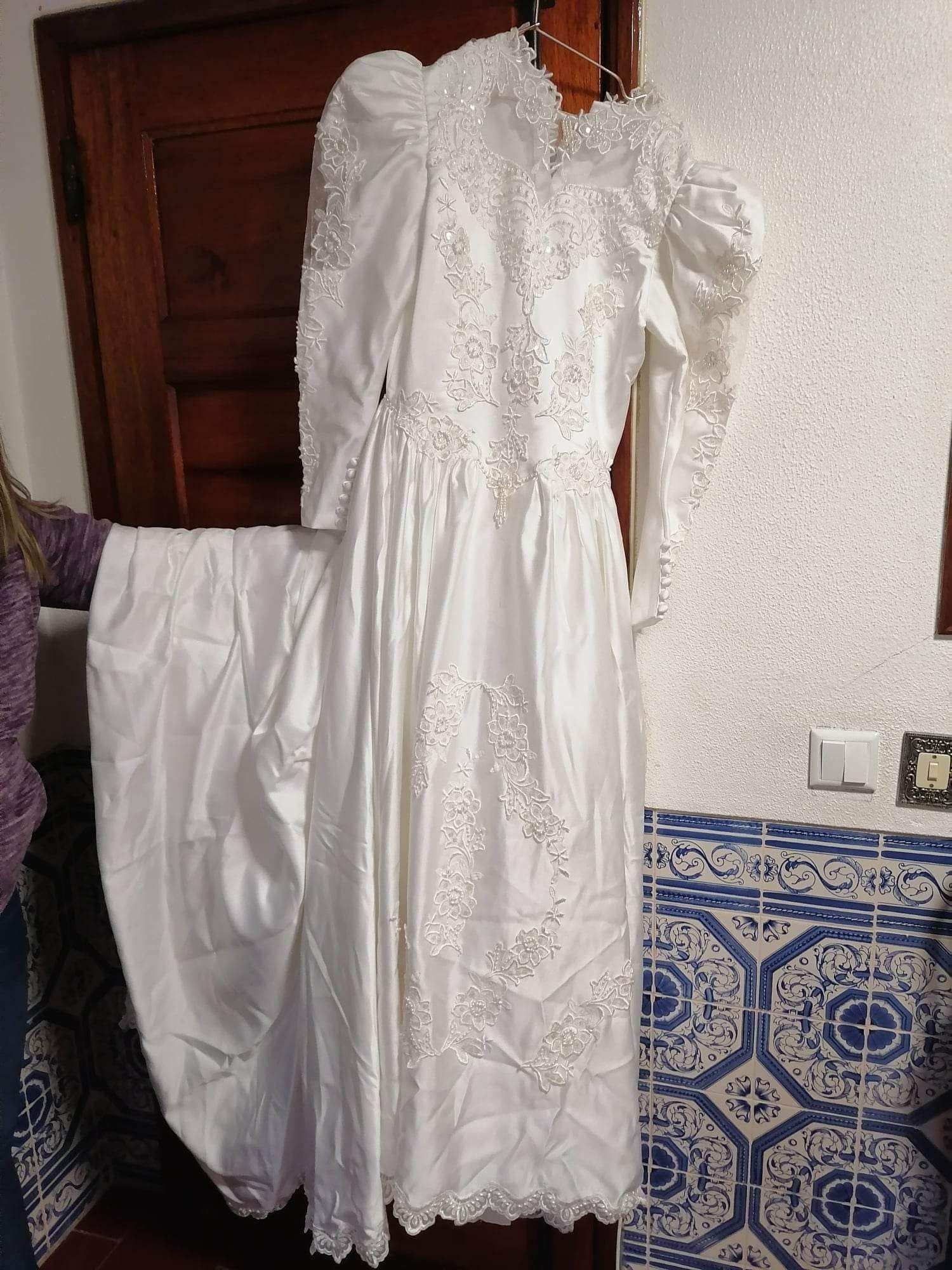 Vestido de noiva com acessorios