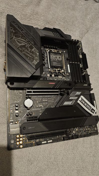 Материнская плата ASUS ROG STRIX Z690-F GAMING WIFI DDR5