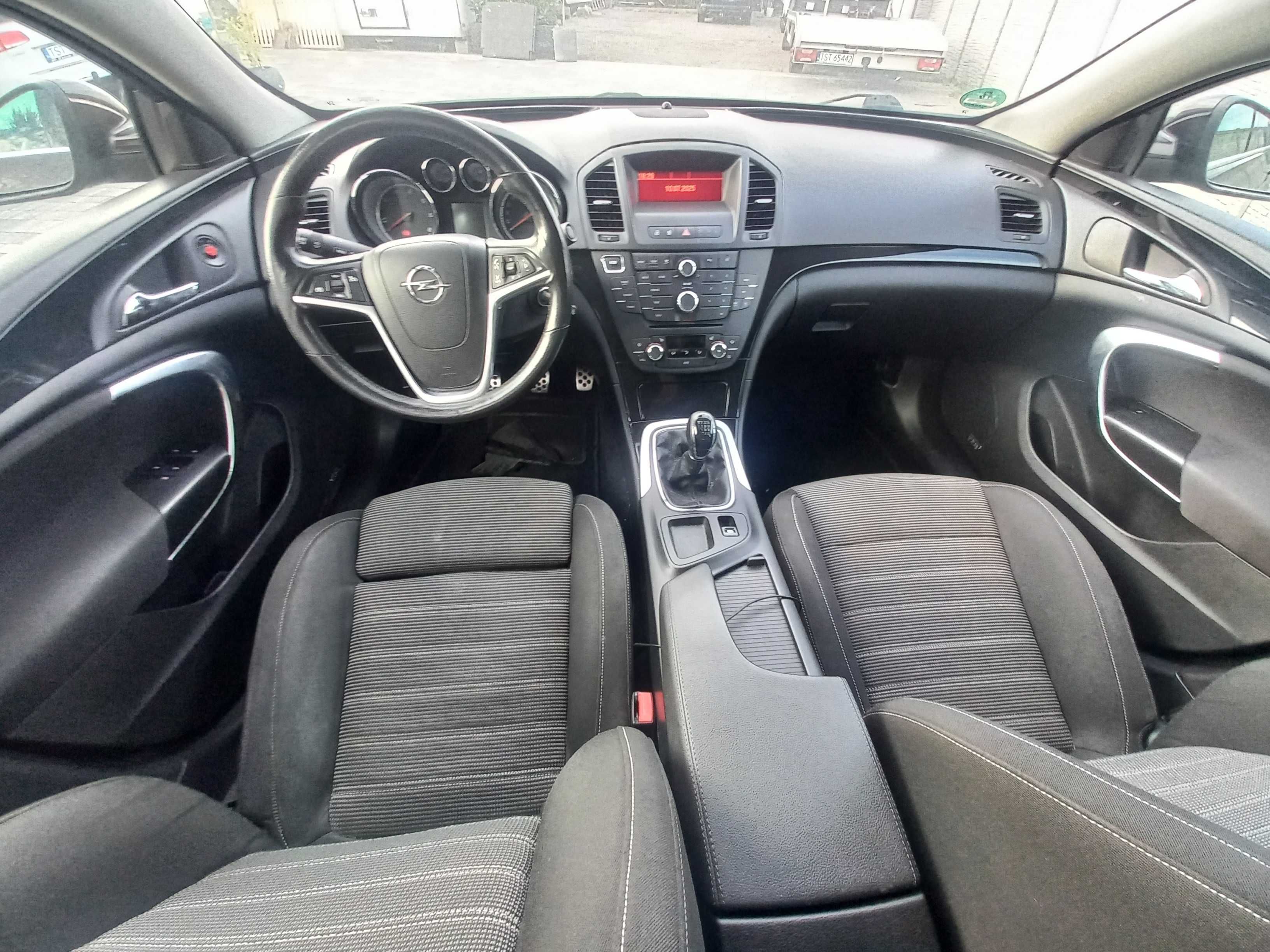 Insignia 2.0CDTI Biturbo manual z Niemiec