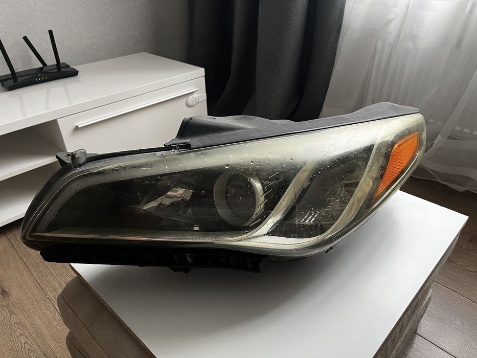 Фара на Hyundai Sonata LF лива