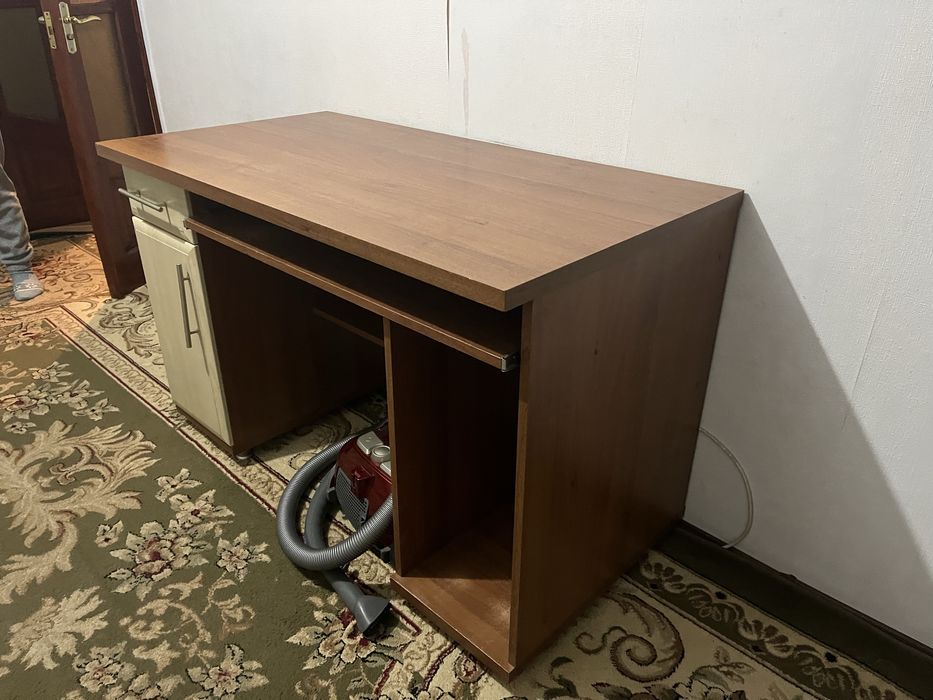 Продам компютерний стол