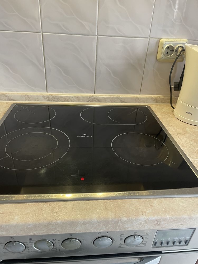 Продам электроплиту Ariston