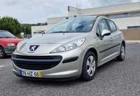 Peugeot 207 de Garagem