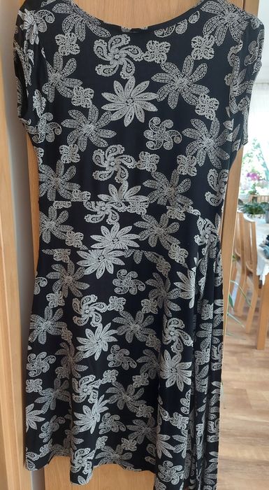 Sukienka czarna w kwiaty rozm 38 Orsay