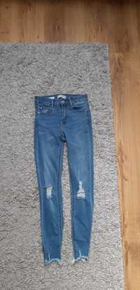 Spodnie niebieskie jeansy z dziurami Pull&Bear XS/S stan idealny