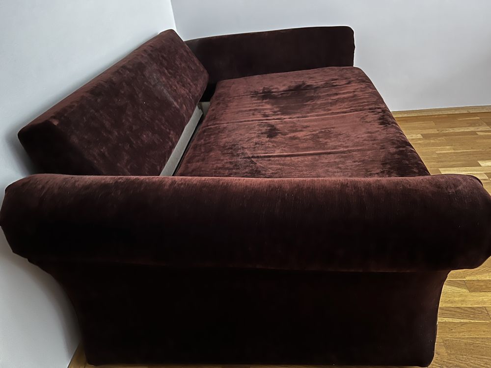 Sofa rozkładana z pojemnikiem na pościel
