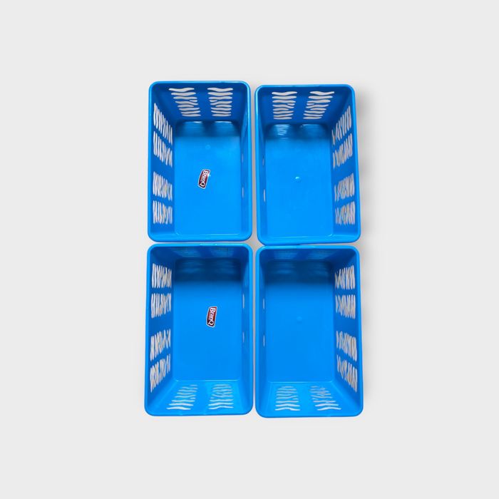 Niebieskie plastikowe pojemniki