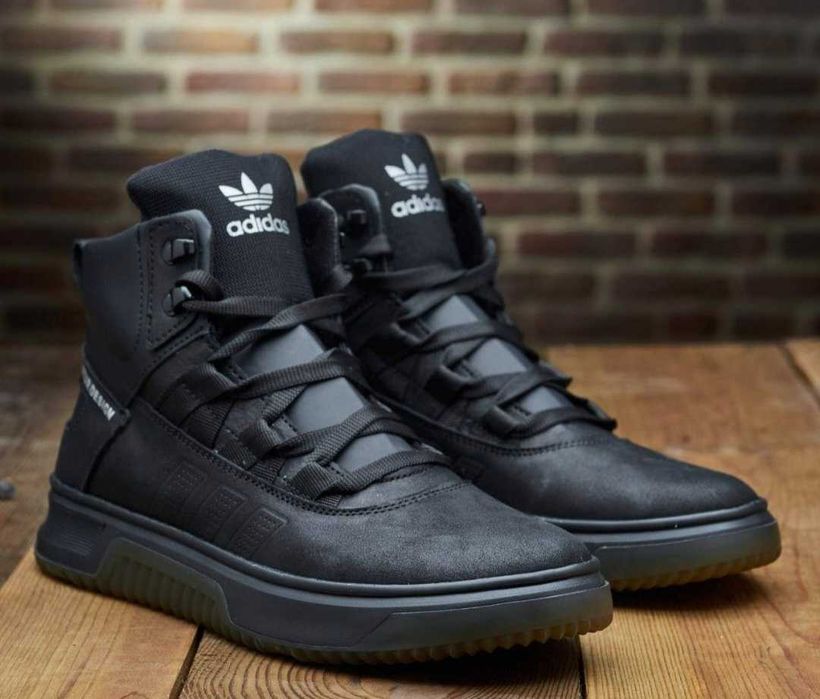 зимові шкіряні чоловічі кросівки Adidas на хутрі.
