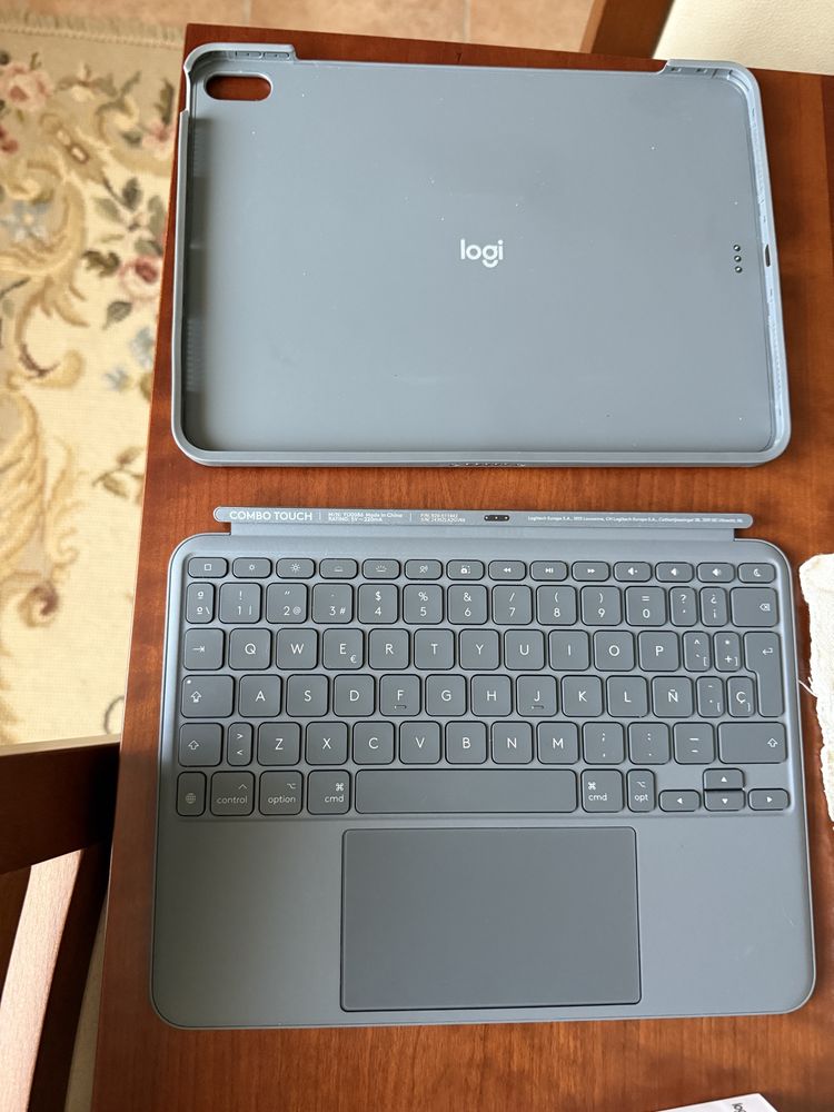 Capa com teclado Combo Touch da Logitech para iPad Air de 11 polegadas