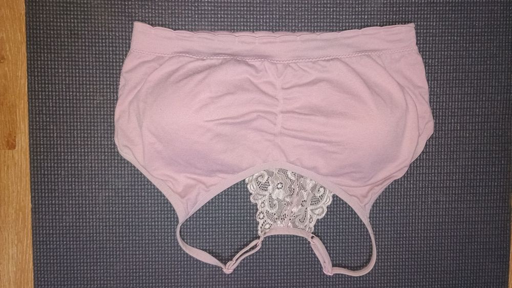 Бюстгальтери, топи, ліфи з Пуш-ап